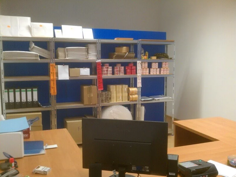 wyposażenie i zaopatrzenie punktu kurierskiego